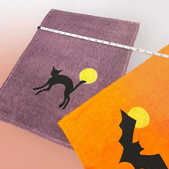Lot/2 𝑯𝒂𝒏𝒅𝒎𝒂𝒅𝒆 Halloween Hand Towels - Picture 9 of 12